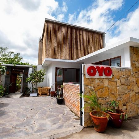 Oyo 1493 Surya Villa Selong Belanak Zewnętrze zdjęcie