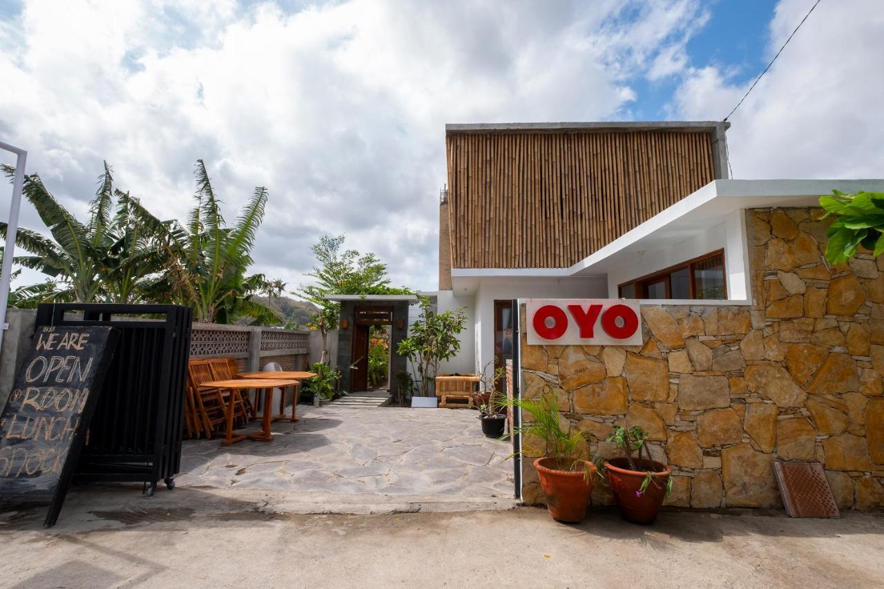 Oyo 1493 Surya Villa Selong Belanak Zewnętrze zdjęcie